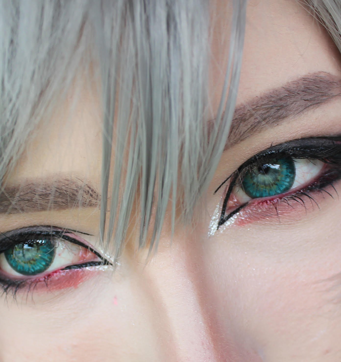 turquoise eyes