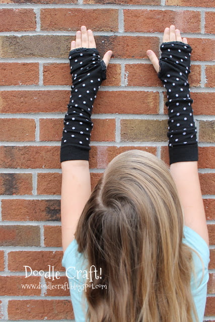 How to make fingerless gloves from old socks