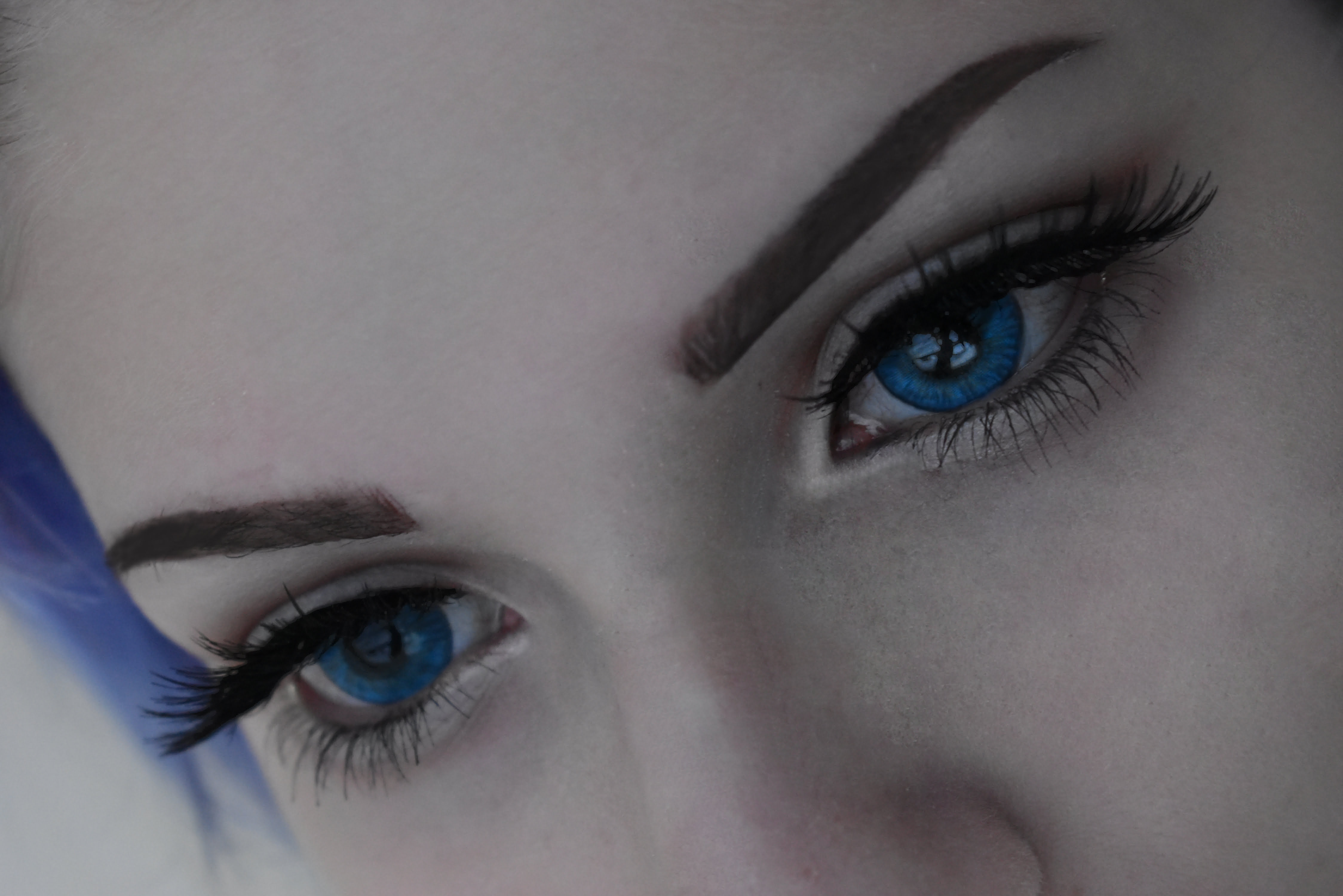 Western eyes frozen blue