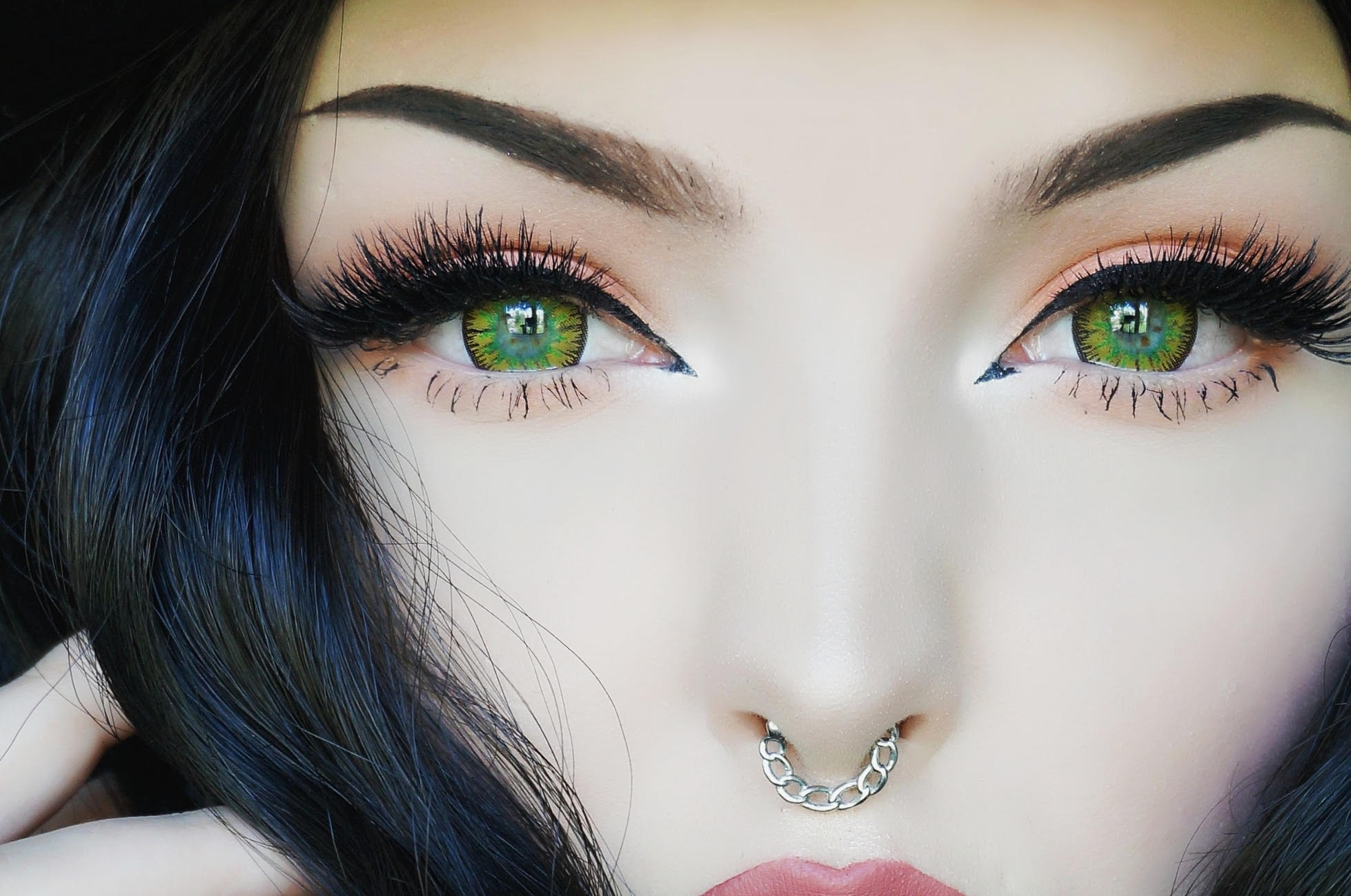 colored contact lenses