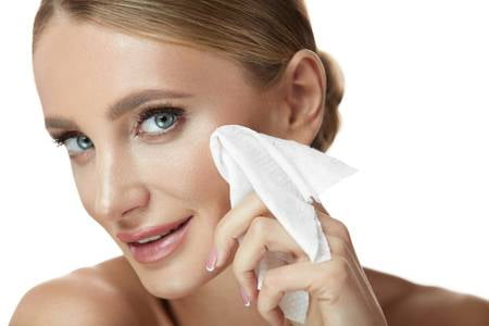 Korean skin care : makeup removing wipes