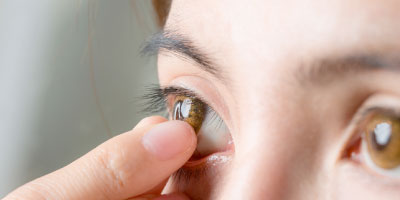 How To Remove Contact Lenses Properly & Easily — UNIQSO