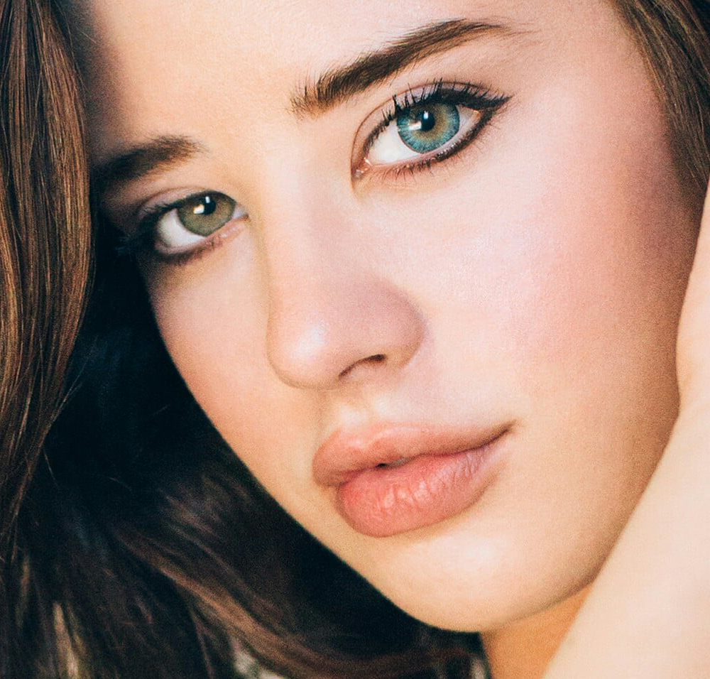 Sarah Rose McDaniel sporting fake heterochromia with contacts