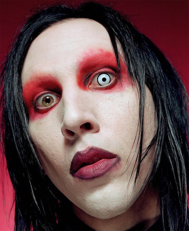 Marilyn Manson's eyes color