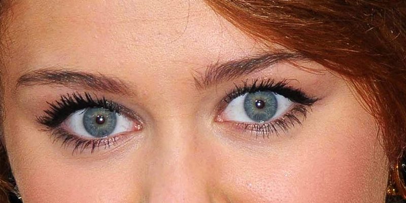 what Miley Cyrus' eyes color